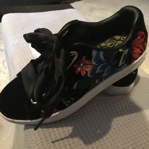Puma Velvet Floral, Size US 5, UK 3, EUR 35.5, Floral and Black